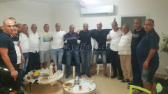 بالصور: عقد الصلح بين عائلتي كحيل وأبو حلوة في مدينة يافا مساء اليوم